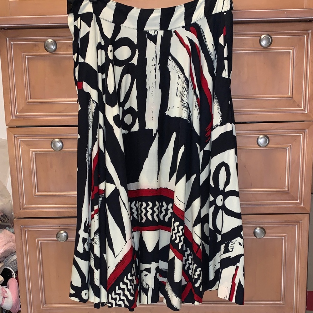 VINTAGE 80s RESORT WEAR - Abstract Black and Red Women's Skirt